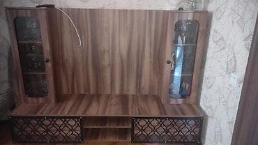 belarus mebel: Qonaq otağı üçün vitrinali TV stendi və şkaf komplekti - Material — 2