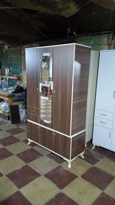 laminat qiyməti: Yeni, Açılan, 3 qapılı Düz dolab, Şifonyer, Azərbaycan — 25