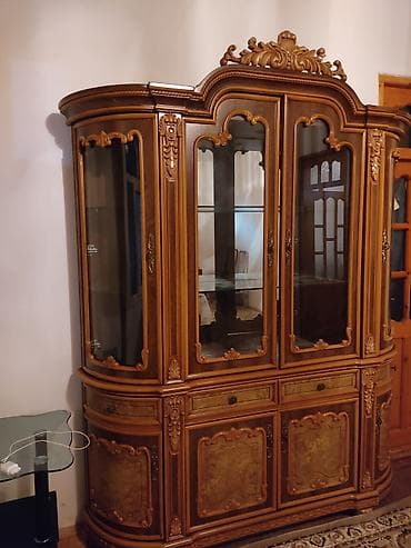 Klassik üslublu vitrin-büfe - Material: masif ağac və təbii finiş