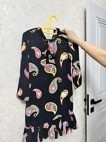 Plaşlar: Qadın geyim dəsti – 3 fərqli tunika/kofta 1) Qara fonlu, rəngarəng — 1