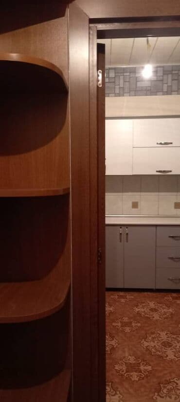 otaq yoldaşı qız: Nəsimi rayonu, Yeganə şadlıq sarayının yanında 12 mərtəbəli binanın — 1