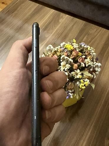 iphon 11 pro max: IPhone SE 2020, 128 GB, Qara, Barmaq izi — 3