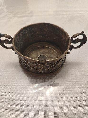 qarmon qabı: Məhsul: Dekorativ metal qab – relyef naxışlı, iki qulplu Təsvir: - — 1