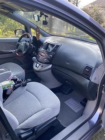 3 tekerlekli motor: Mitsubishi Grandis: 2.4 l | 2004 il 320000 km Van/Minivan — 8