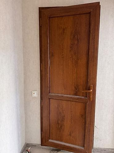 Plastik yaxşı vəziyyətdə hamam tualet qapısı 1 ədəd.mak xirdalandadi