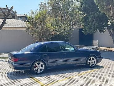 audi a5: Mercedes-Benz E-Class: 2.4 l | 1999 il Sedan — 7
