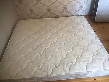 İstifadə olunmuş matras satılır vəziyyəti normaldı, ölçüləri 180.santı — 2