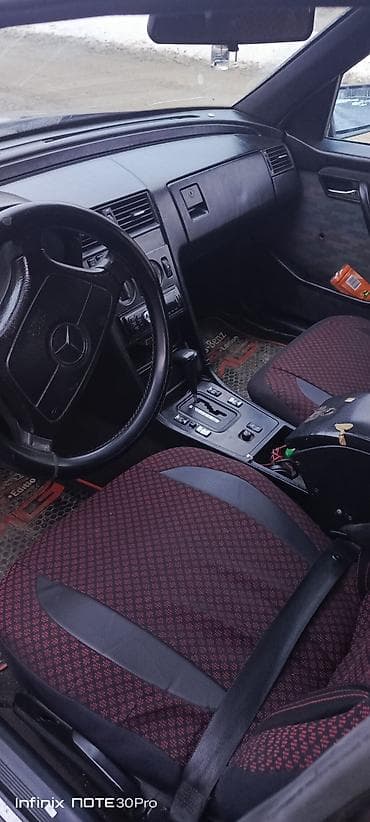 su radiatoru mersedes: Mercedes-Benz C 250: 2.5 l | 1994 il Sedan — 3
