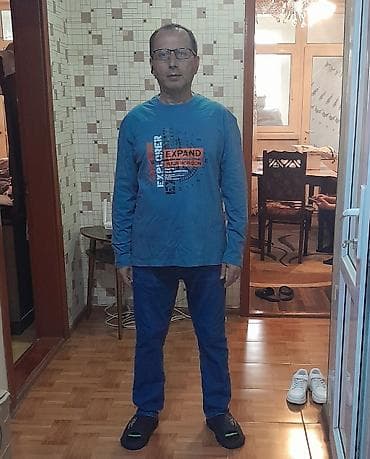 dəst geyimlər: Kişi üçün 2 dəst futbolka. 
Material: 100% pambıq. 
Fəsil: Yaz, Payız — 1