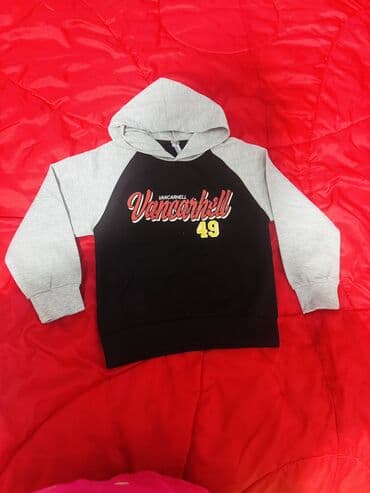 Kapişonlu uşaq koftası/svitşot – Rəng: qara gövdə, boz qol və