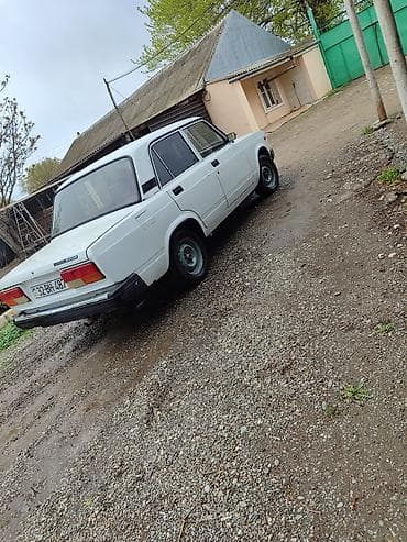 balaca maşın: VAZ 2107 sedan – ağ rəng, 4 qapı.zavidisəoy masindi maşın çox — 4