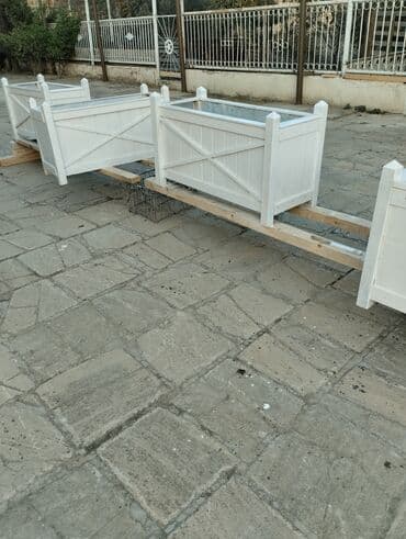 etotu bitkisi: Ağ rəngdə dekorativ taxta çiçək qabları/planterlər. - Korpus: ağ — 2