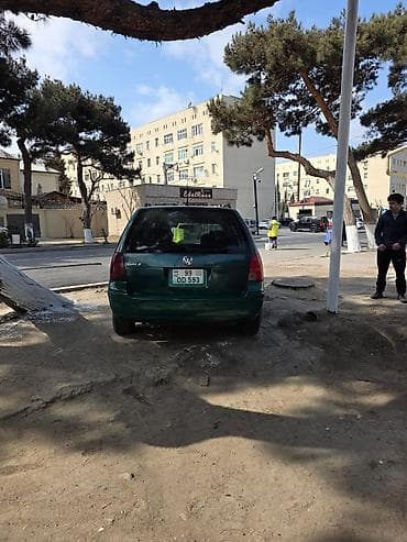 Volkswagen: Volkswagen Golf Variant: 2 l | 2001 il Universal — 4