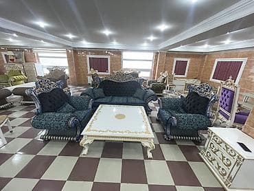 daraq desti: Klassik üslubda dəbdəbəli qonaq otağı dəsti Tərkibi: - 1 ədəd divan - — 5