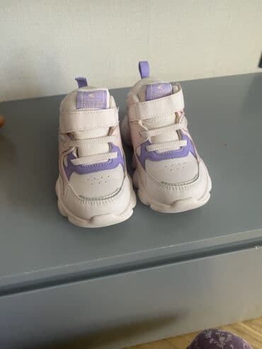 ayaqab: Usaq ucun ayyaqabi
Razmer 25
Dr-kong firmasinin 
Cox az geyilib — 1