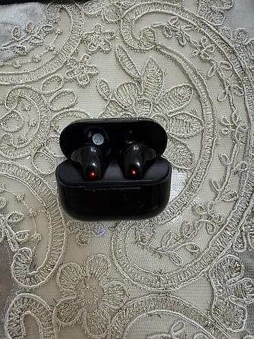Tam simsiz Bluetooth qulaqlıq dəsti - Rəng: qara, parlaq korpus - — 2