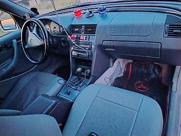 prius qapi: Model: Mercedes-Benz C-sinfi sedan (W202) Kuzov: 4 qapı, gümüşü rəng — 6