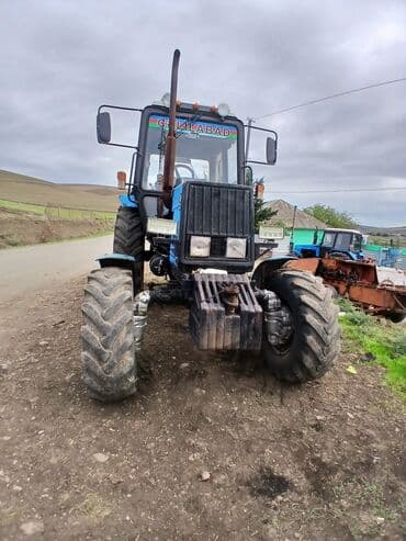 Belarus MTZ traktoru892 - Rəng: mavi, kabinalı - Tam ötürücülü (ön və