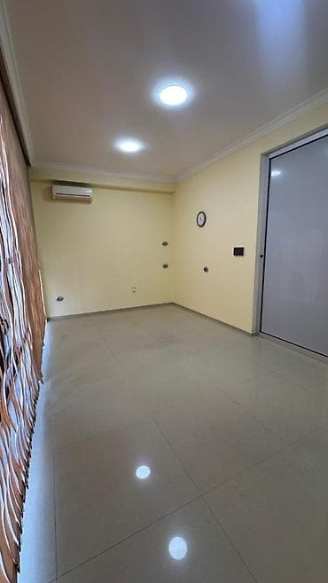 Kirayə ofis – 40 kv.m, Nizami metrosuna 2 dəqiqə məsafə Yerləşmə: - — 3