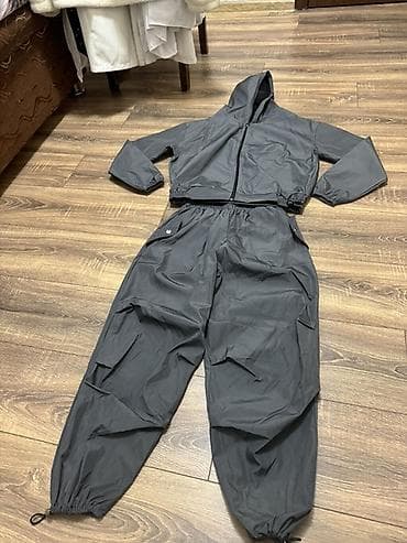 Baş geyimləri: Qrafit boz rəngdə idman/küləkkeçirməz kostyum dəsti - 2 hissə — 2