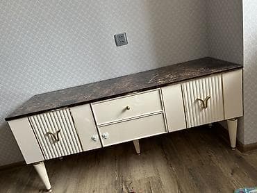 turk metbex mebelleri: Düz TV altlığı, Polkalı, Türkiyə — 1