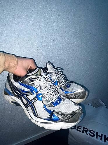 Səndəl və şəp-şüplər: ASICS - Model: Şəbəkə (mesh) üstlü ASICS, klassik qaçış silueti - — 1