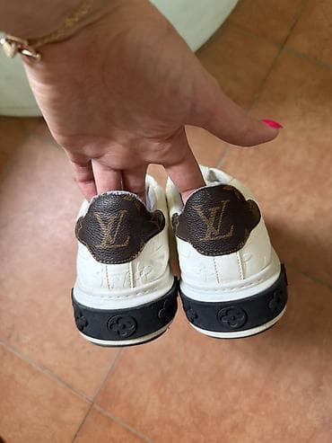 Louis vuitton detallı ağ dəri krossovkalar - Rəng: ağ, arxa hissədə lalafo.az -da Louis vuitton detallı ağ dəri krossovkalar - Rəng: ağ, arxa hissədə