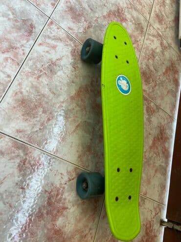 Butslar: Yaşıl rəngdə penny tipli skeytbord. Yüngül və daşınabilir dizayna — 3