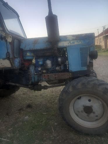 avto karavan: Mavi rəngli təkərli kənd təsərrüfatı traktoru. Texniki xüsusiyyətlər — 2