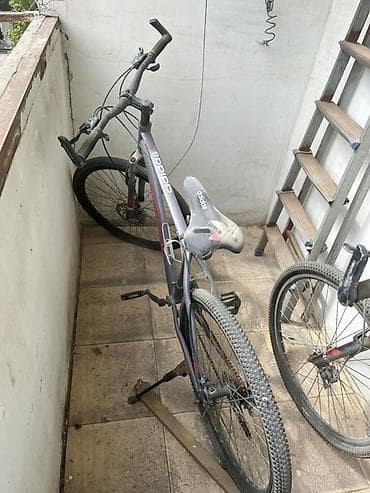 Şəhər və yüngül off-road üçün universal velosiped. Xüsusiyyətlər: - — 4