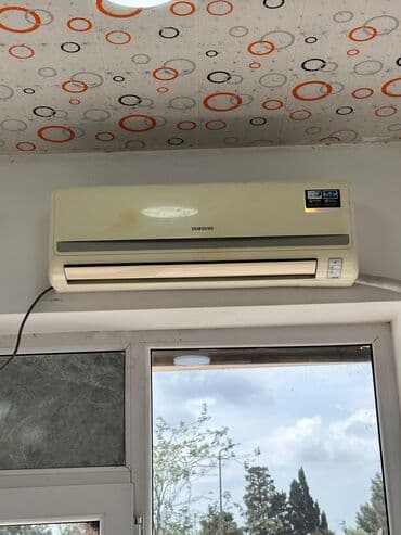 elcom dubai original: Esas yolun kenardır. Qarşısı geniş maşın saxlamağa yer var.Mağaza — 5