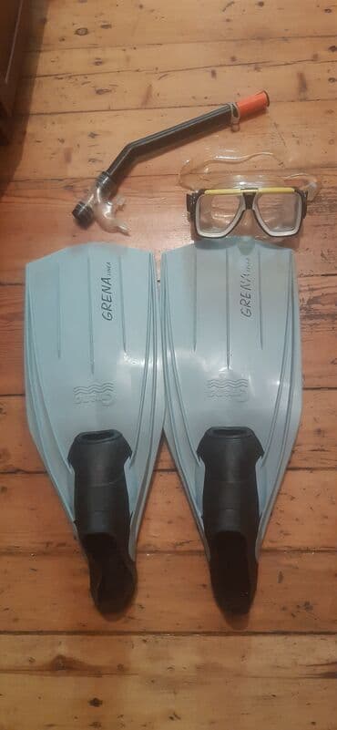 üzgüçülük papağı: Mavi rəngli üzgüçülük ləvazimatları dəsti. Dəstə bir cüt üzgüçülük — 3