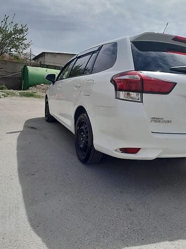 Водный транспорт: Toyota Corolla Fielder Hybrid, ağ rəng, universał kuzov. Texniki — 4