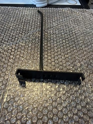 ref: Metal vitrin/raf üçün asılqan kronşteyn. Qara rəngli metal — 4