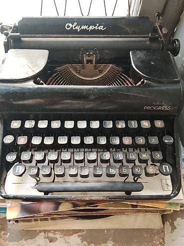 Olympia Progress mexaniki yazı maşını - Brend/model: Olympia Progress