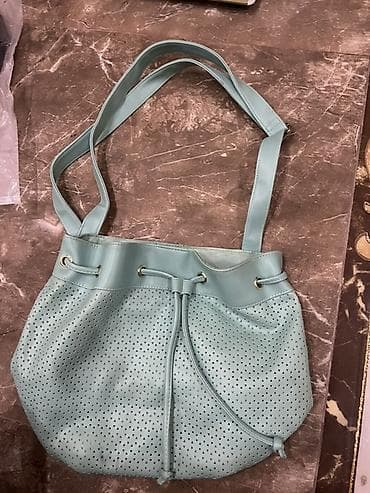 Çantalar: Qadın çanta və bel çantası dəsti 1) Açıq mavi bucket tipli çanta - — 1