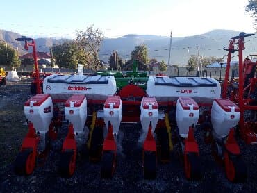 qosqular: Toxum səpən. Qarğıdalı. Günəbaxan. Soya toxumları səpir. 6 sıralı — 3