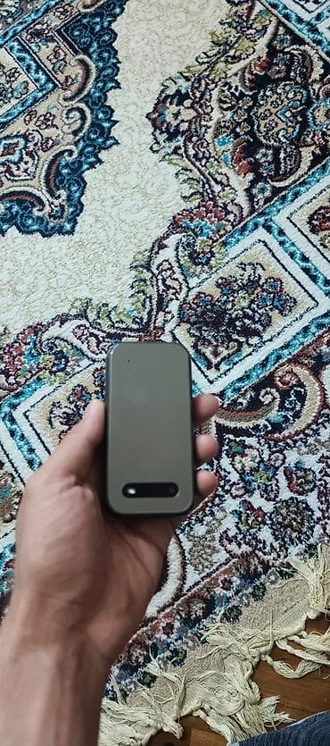 data modem sim card: HMD qapaqlı mobil telefon Xüsusiyyətlər: - Qapaqlı (flip) dizayn — 3