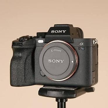 iphon 7s: Sony Alpha 7S seriyalı full‑frame güzgüsüz foto/video kamera (E‑mount) — 1