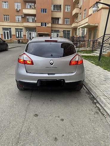 hazir lizinqde olan avtomobiller: Renault Megane: 2 l | 2011 il 370000 km Hetçbek — 4