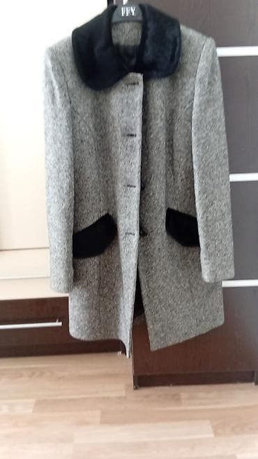Palto satilir. Az qeyinilib. Çox yaxşı vəziyyətdədir. Qiymət — 1