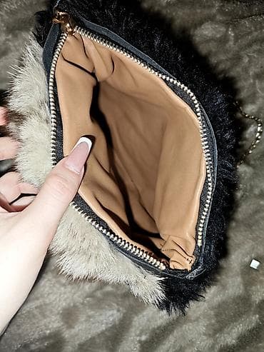 Çantalar: 1 defe taxılıb 25 azn alinib 14 azn satilir Teze qalib içidə deridi — 2