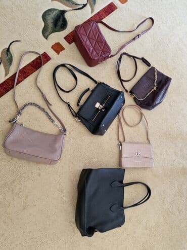 xarı bülbül icon: Ikinci el cantalar, chox yaxshi veziyyet de 
 10 AZN — 2