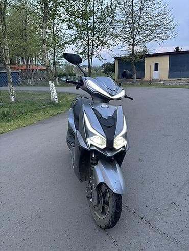 Şəhər üçün rahat və qənaətcil skuter 40-45 km max sürət hərşey işləkdi