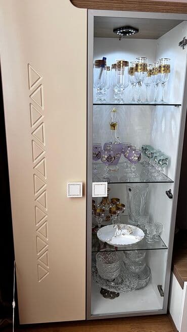 ev eşyalar: TV altlığı — 1