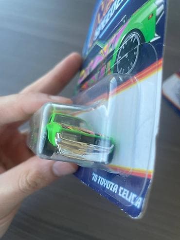 cd disk: Hot Wheels Neon Speeders – 2 ədəd 1:64 miqyaslı kolleksiya maşını — 5