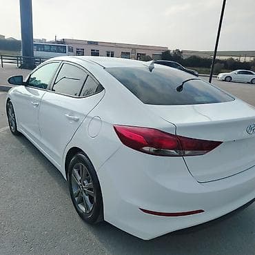 mini cooper 2009: Hyundai Elantra: 2 l | 2017 il Sedan — 5