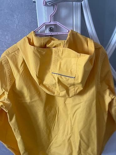 geynilmis paltarlar: Teze vetrofka kurtka 14 yaş,unisex 15 m satıır,hemde yağışdan gorunmaq — 3