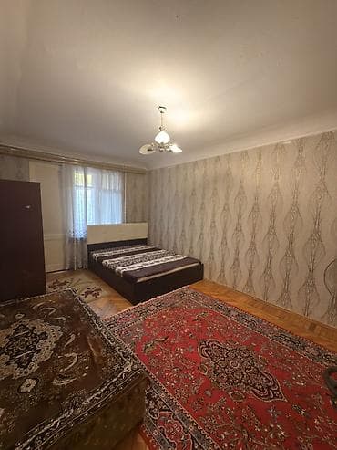 Salam.Ev şəxsi evimdi.Nizami rayon icra hakimiyyətinin yanında metroya — 1