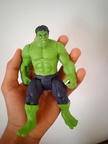oyuncaq masin type 0: Hulk fiquru – yaşıl rəngli, əzələli gövdə və tünd bənövşəyi şalvar — 1